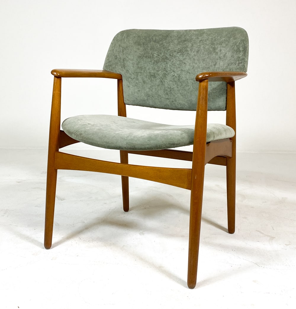 LARSEN & MADSEN FOR FRITZ HANSEN OAK ARMCHAIR (1 of 14)