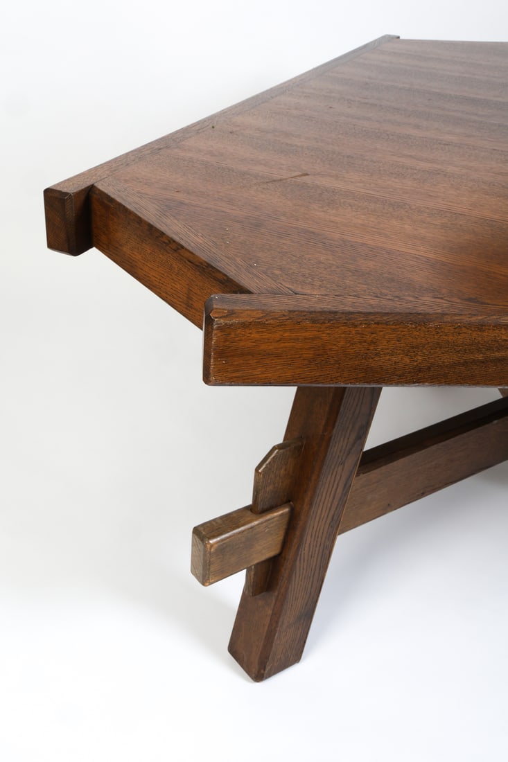 BRUTALIST TRIANGULAR DUTCH OAK DINING TABLE 1970S - 4