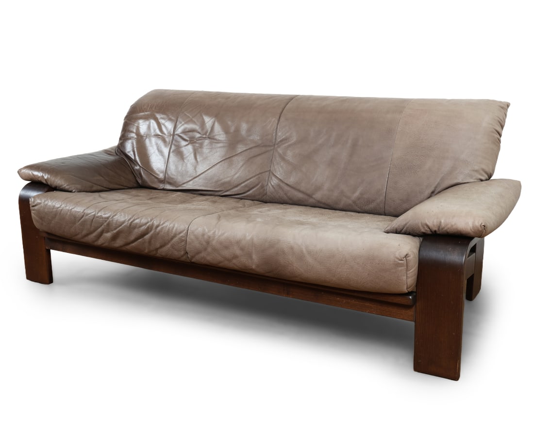 ROLF BENZ FOR MUSTERRING GERMAN LEATHER SOFA: Leather lounge three-seater sofa in stained oak frame. Rectilinear flat structure and curved shape cushions. Germany, circa 1990s. Dimensions: H 30" x W 75" x D 34" x SH 17" Condition: Soiling spots,