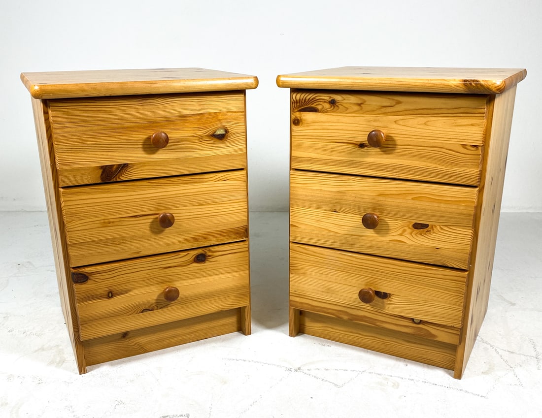 PAIR OF DANISH PINE NIGHTSTAND CHESTS C. 1970S (1 of 15)
