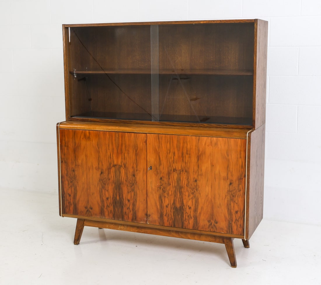 NEPOZITEK & LANDSMAN FOR JITONA CZECH OAK CABINET (1 of 20)