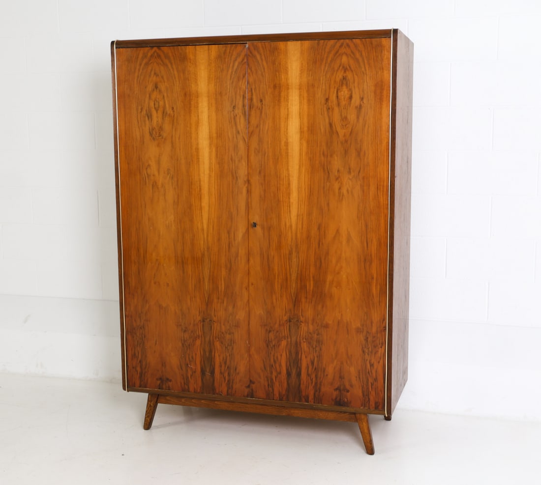 BOHUMIL LANDSMAN FOR JITONA CZECH OAK WARDROBE (1 of 18)