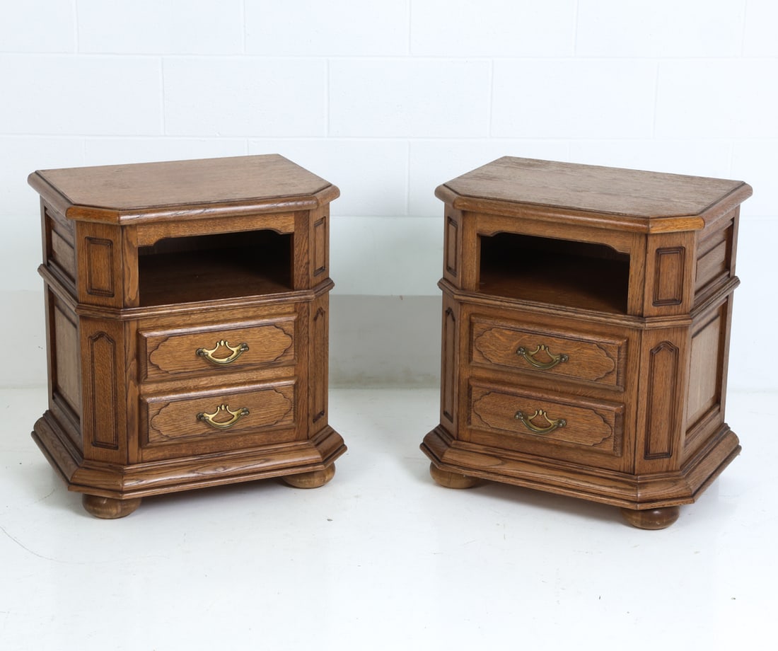 PAIR OF GERMAN OAK NIGHTSTANDS (1 of 16)