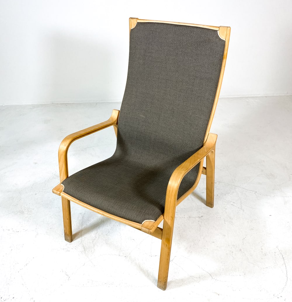 FINN OSTERGAARD STYLE DANISH LOUNGE CHAIR C. 1970S: Beech frame with patterned upholstery. Denmark, circa 1970s. Dimensions: H 35" x W 24.5" x D 25.5" x SH 16.5". Condition: Few scuffs and scratches to frame, wear consistent with age and use. Clev 9