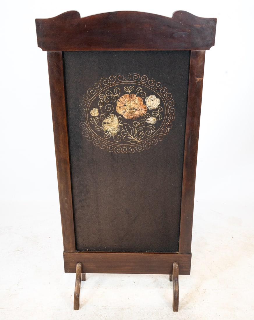 ANTIQUE SCANDINAVIAN NEEDLEWORK SCREEN (1 of 11)