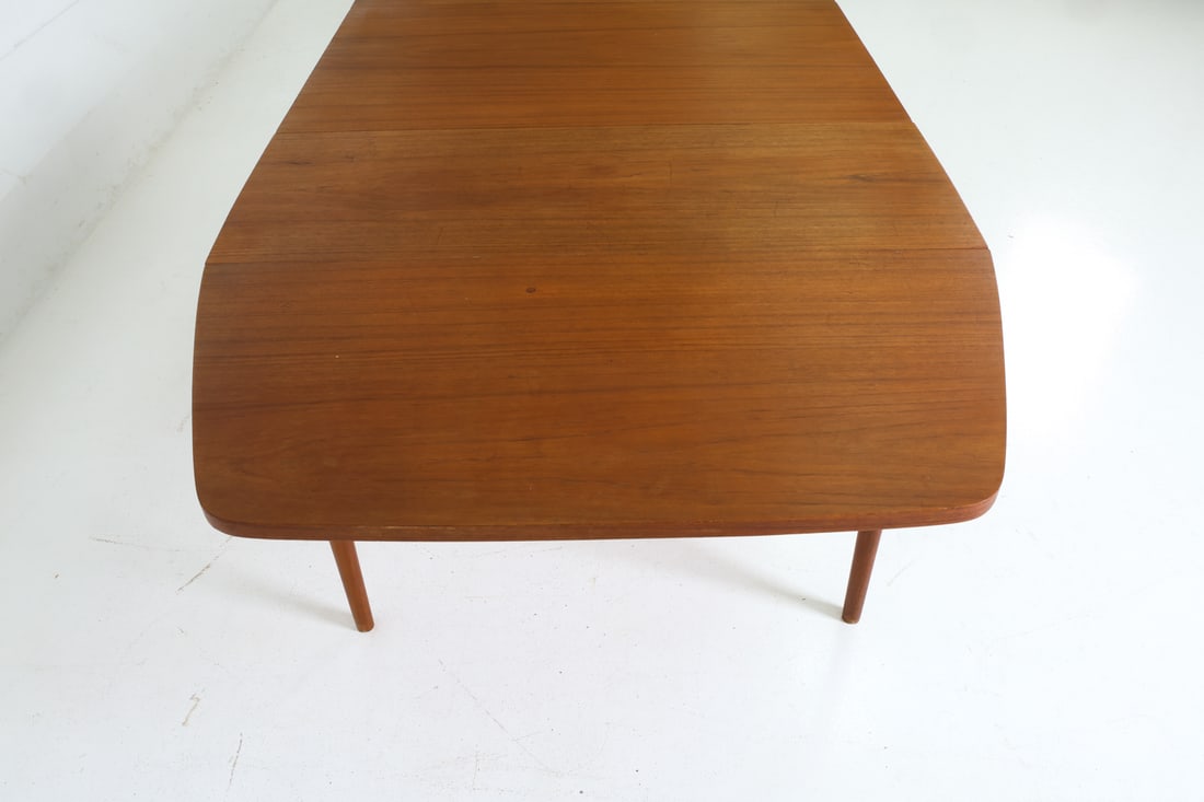 VODDER STYLE DANISH TEAK EXTENDING DINING TABLE - 10
