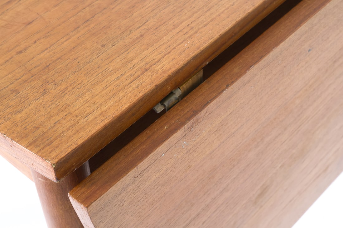 VODDER STYLE DANISH TEAK EXTENDING DINING TABLE - 16