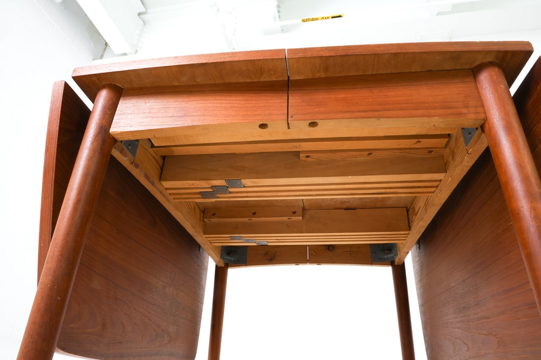 VODDER STYLE DANISH TEAK EXTENDING DINING TABLE - 18