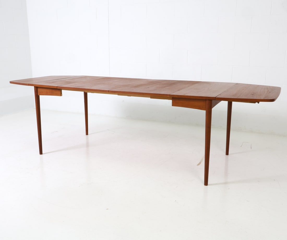 VODDER STYLE DANISH TEAK EXTENDING DINING TABLE - 3