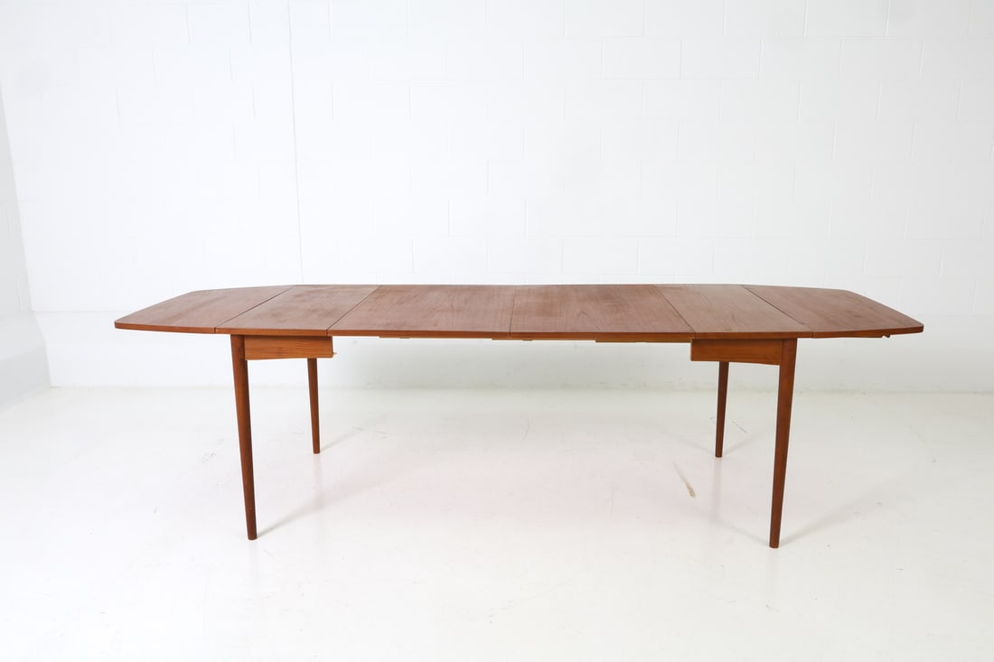 VODDER STYLE DANISH TEAK EXTENDING DINING TABLE - 4