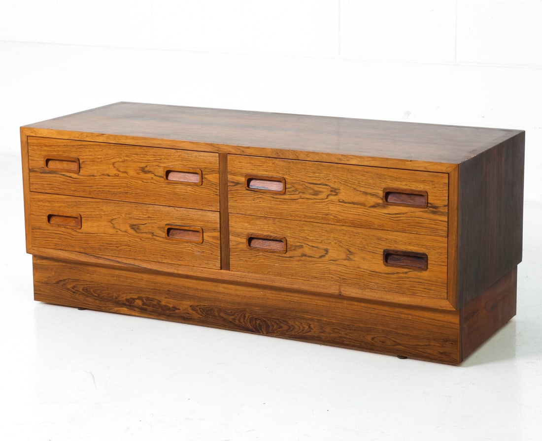 CARLO JENSEN FOR HUNDEVAD ROSEWOOD SIDEBOARD 1960S (1 of 17)