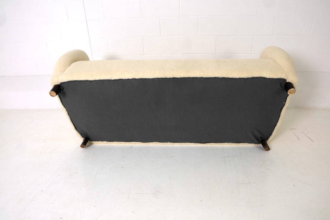 ATTR. FRITZ HANSEN MODEL 1669 LAMBSWOOL SOFA 1950S - 16