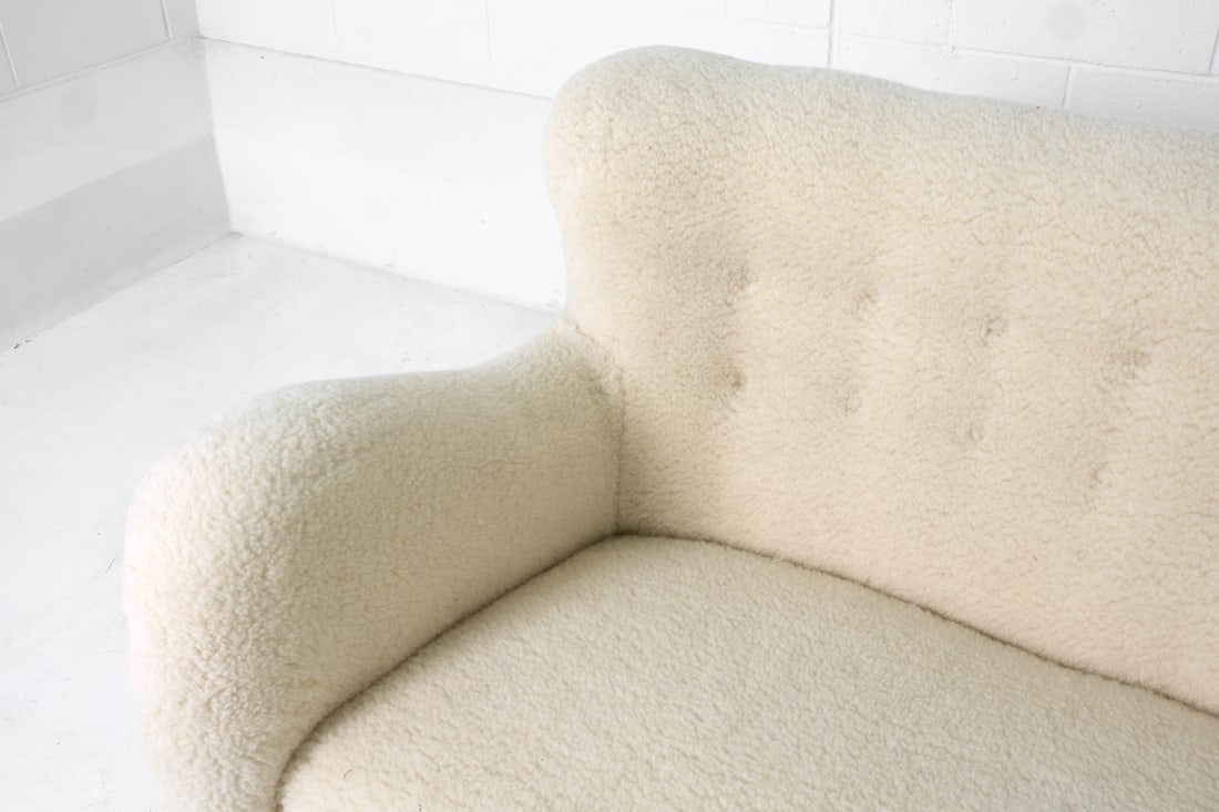 ATTR. FRITZ HANSEN MODEL 1669 LAMBSWOOL SOFA 1950S - 5