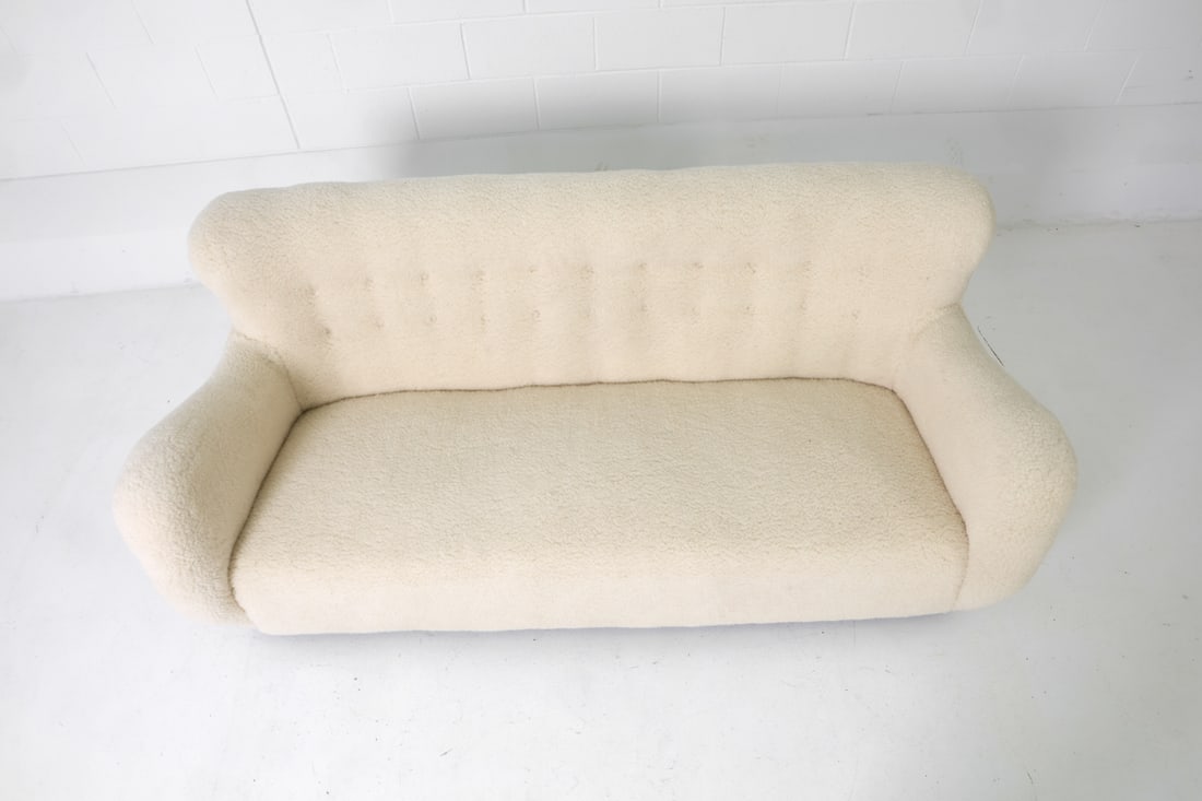ATTR. FRITZ HANSEN MODEL 1669 LAMBSWOOL SOFA 1950S - 9