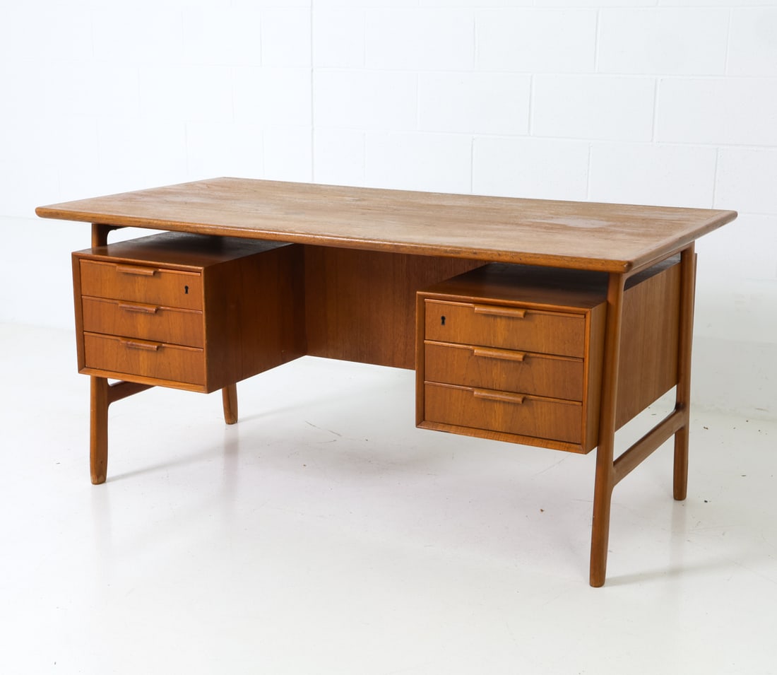 GUNNI OMANN FOR OMANN JUN M. 75 DANISH TEAK DESK (1 of 16)