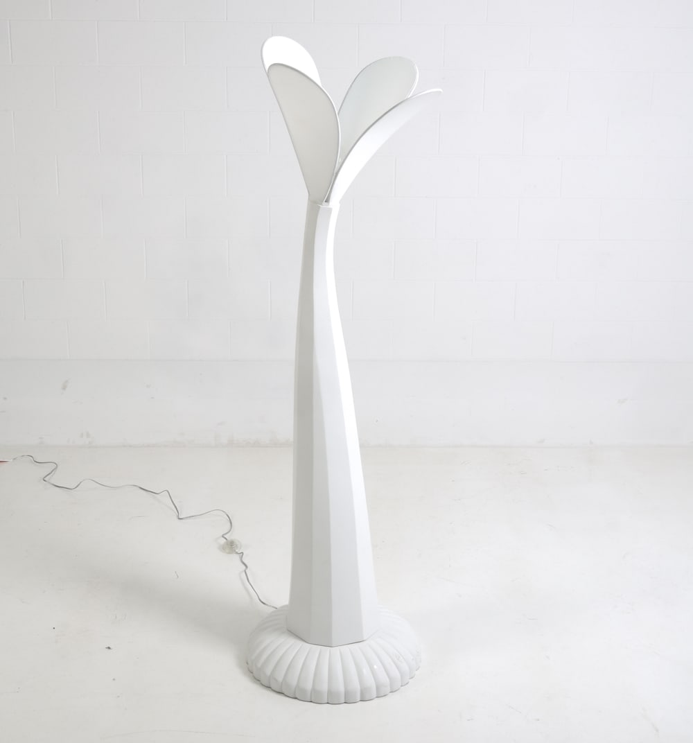 ROUGIER STYLE POSTMODERN FLOOR LAMP: Organic shape floor lamp featuring petal-like flared shade composed of wire framework covered in a stretch fabric diffuser. Sculptural wooden stem and circular base in matte white finish. Late 20th ce