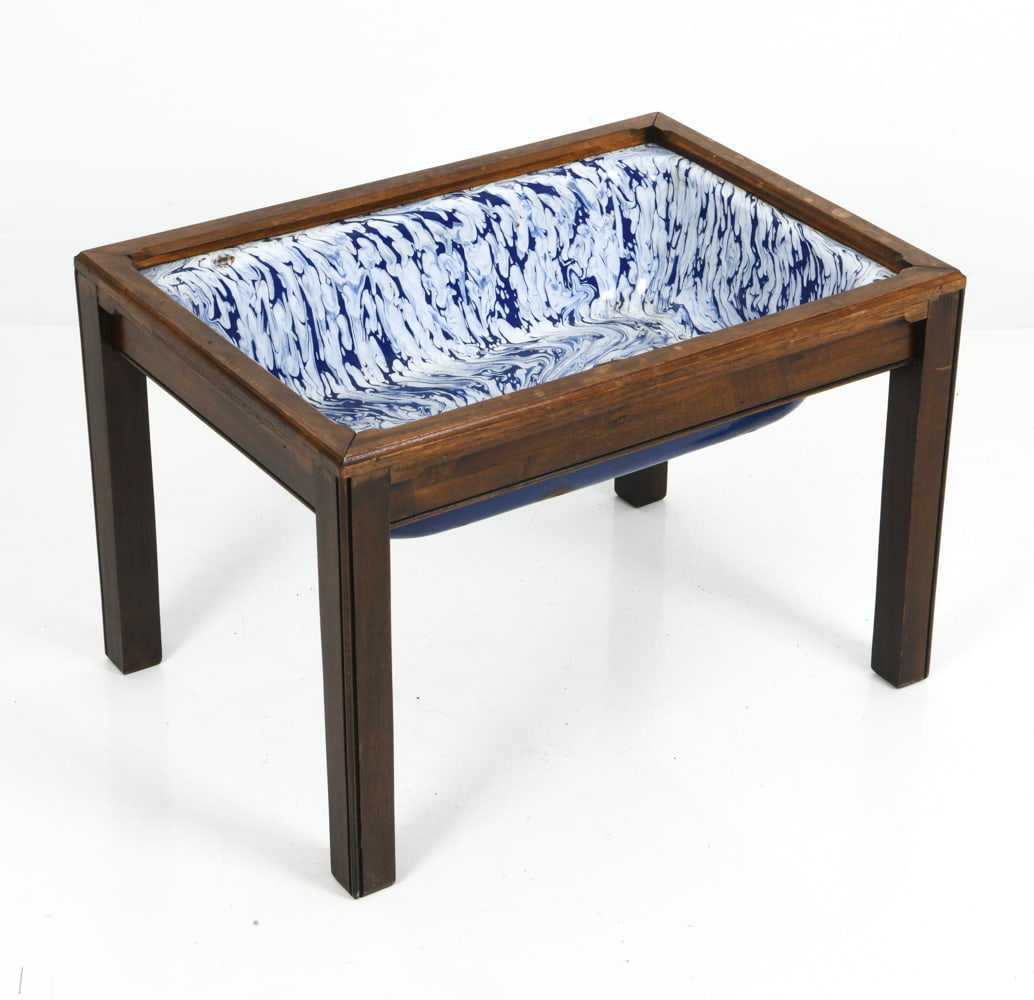 ANTIQUE OAK & ENAMEL WASH BASIN: Blue and white swirl enamel basin in oak frame. Dimensions: H 17" x W 25.5" x D 18.25" Condition: Scattered water marks to oak frame. Blemishes and oxidation to enamel basin. Wear consistent with age