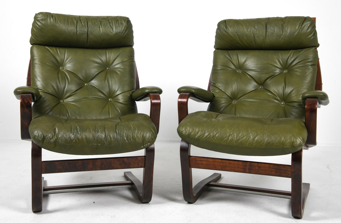 PAIR WESTNOFA STYLE BEECH & LEATHER LOUNGE CHAIRS (1 of 1)