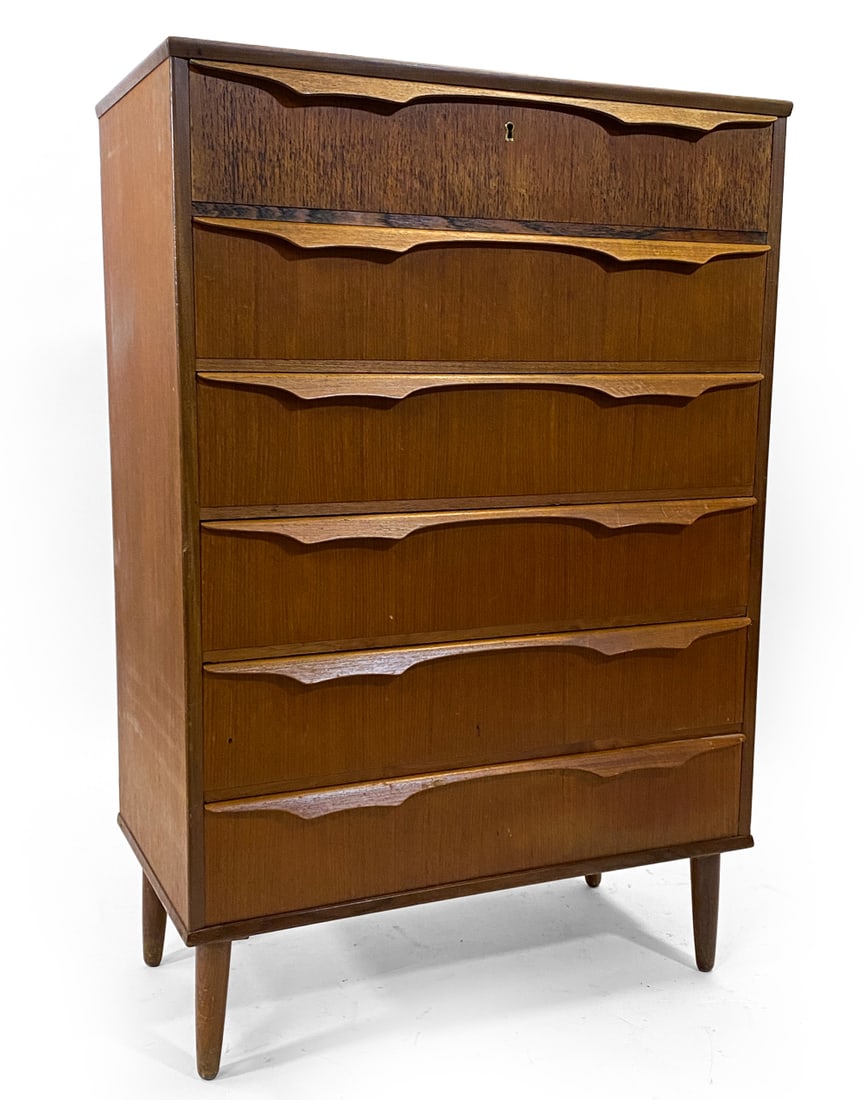 ATTR. TREKANTEN DANISH TEAK CHEST OF DRAWERS 1960S (1 of 1)
