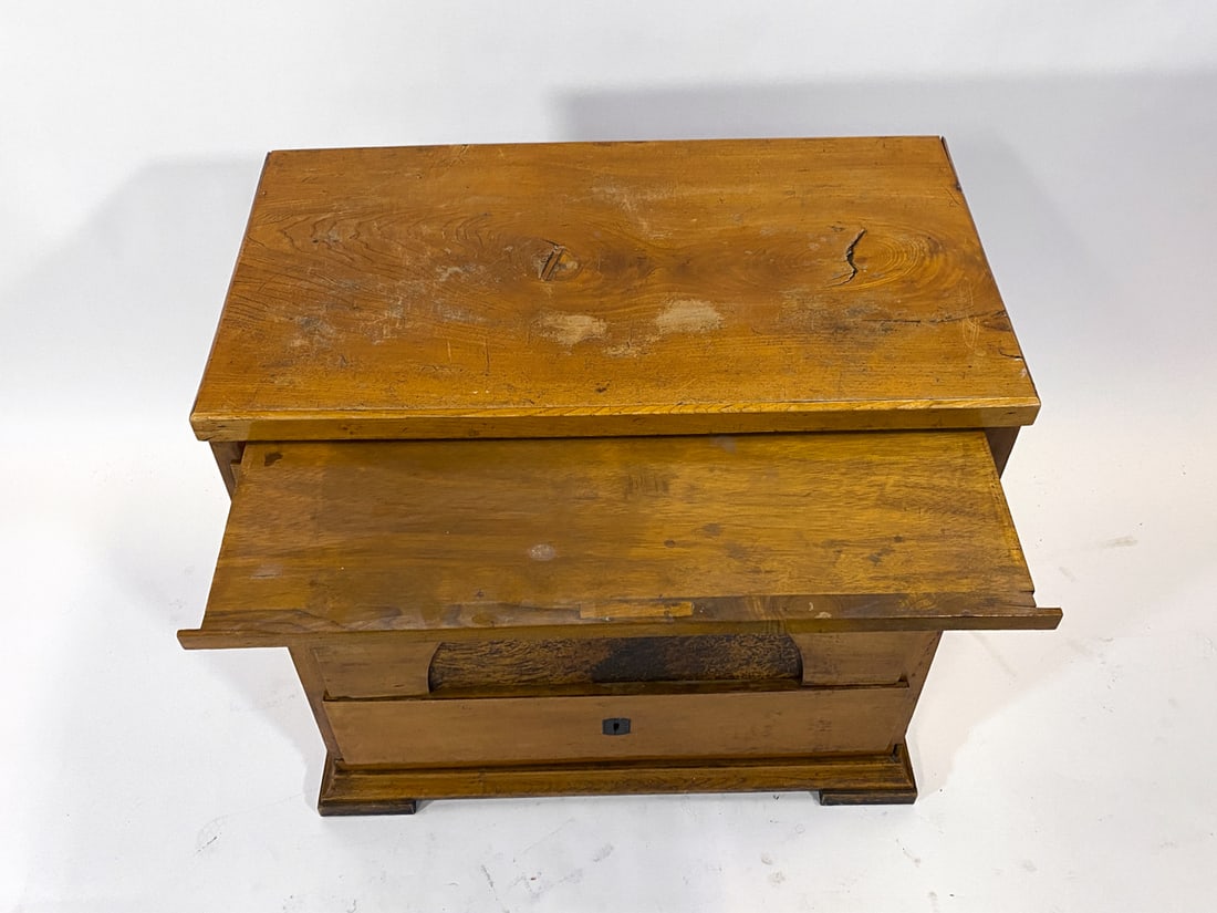 19TH C. BIEDERMEIER STYLE MAPLE SIDE CHEST - 6