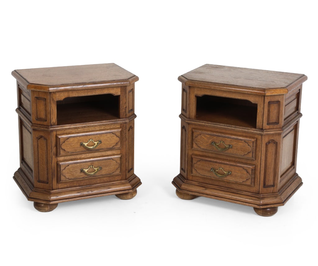 PAIR OF GERMAN OAK NIGHTSTANDS (1 of 16)
