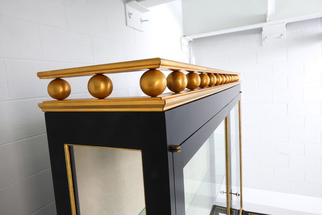 SMITH & WATSON EBONIZED DISPLAY VITRINE - 15