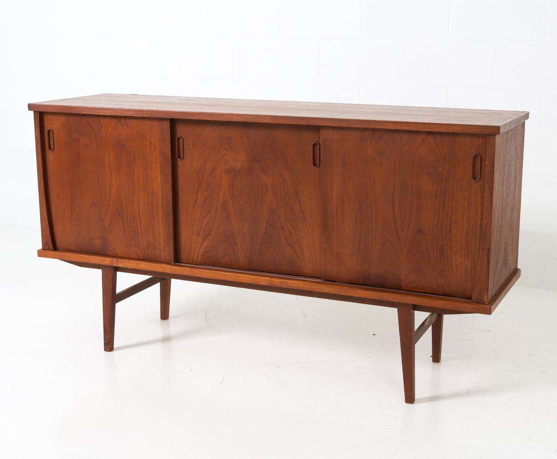 ARNE VODDER STYLE DANISH TEAK SIDEBOARD C. 1960S (1 of 19)