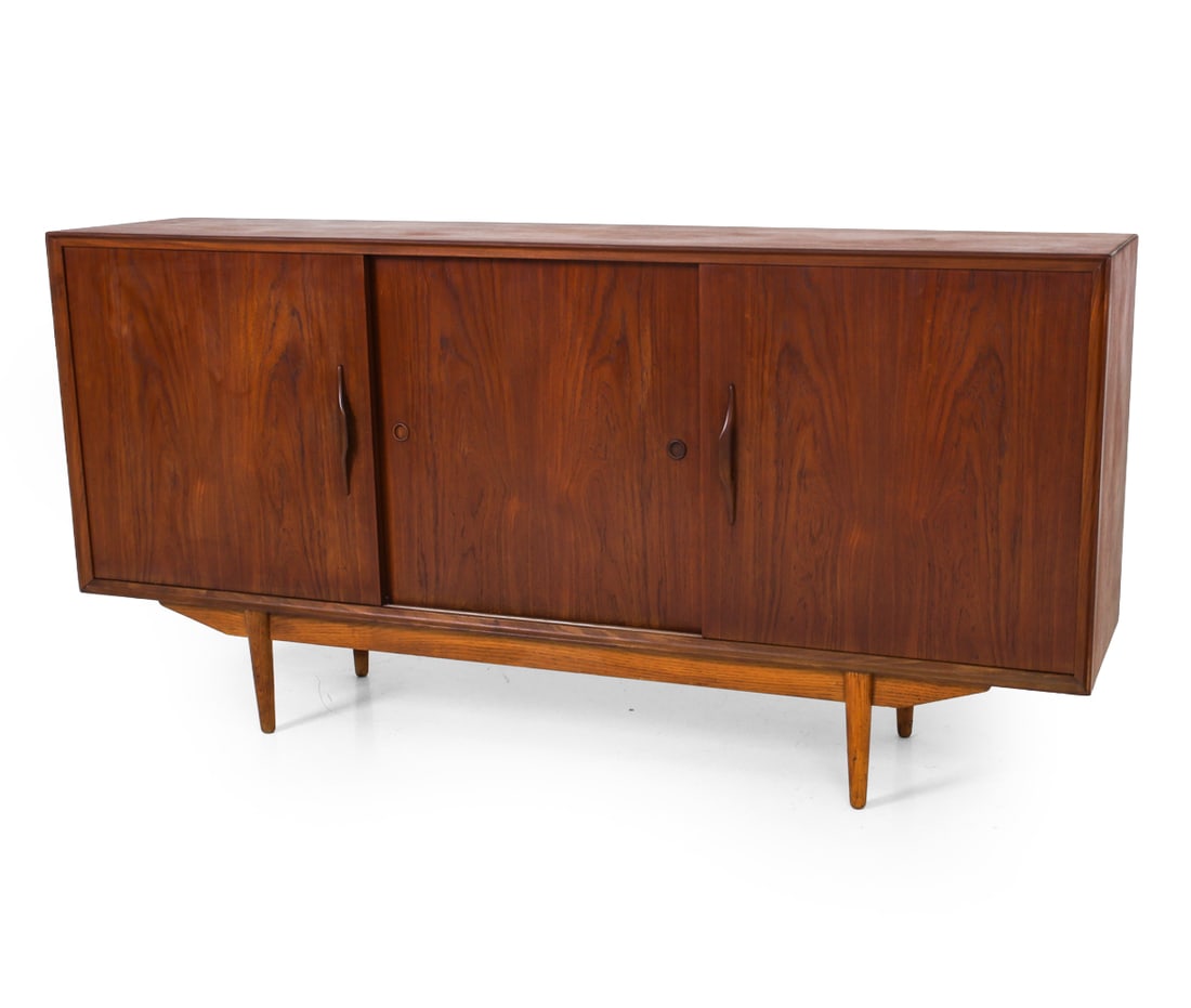OMANN STYLE DANISH TEAK SIDEBOARD C. 1960S (1 of 17)