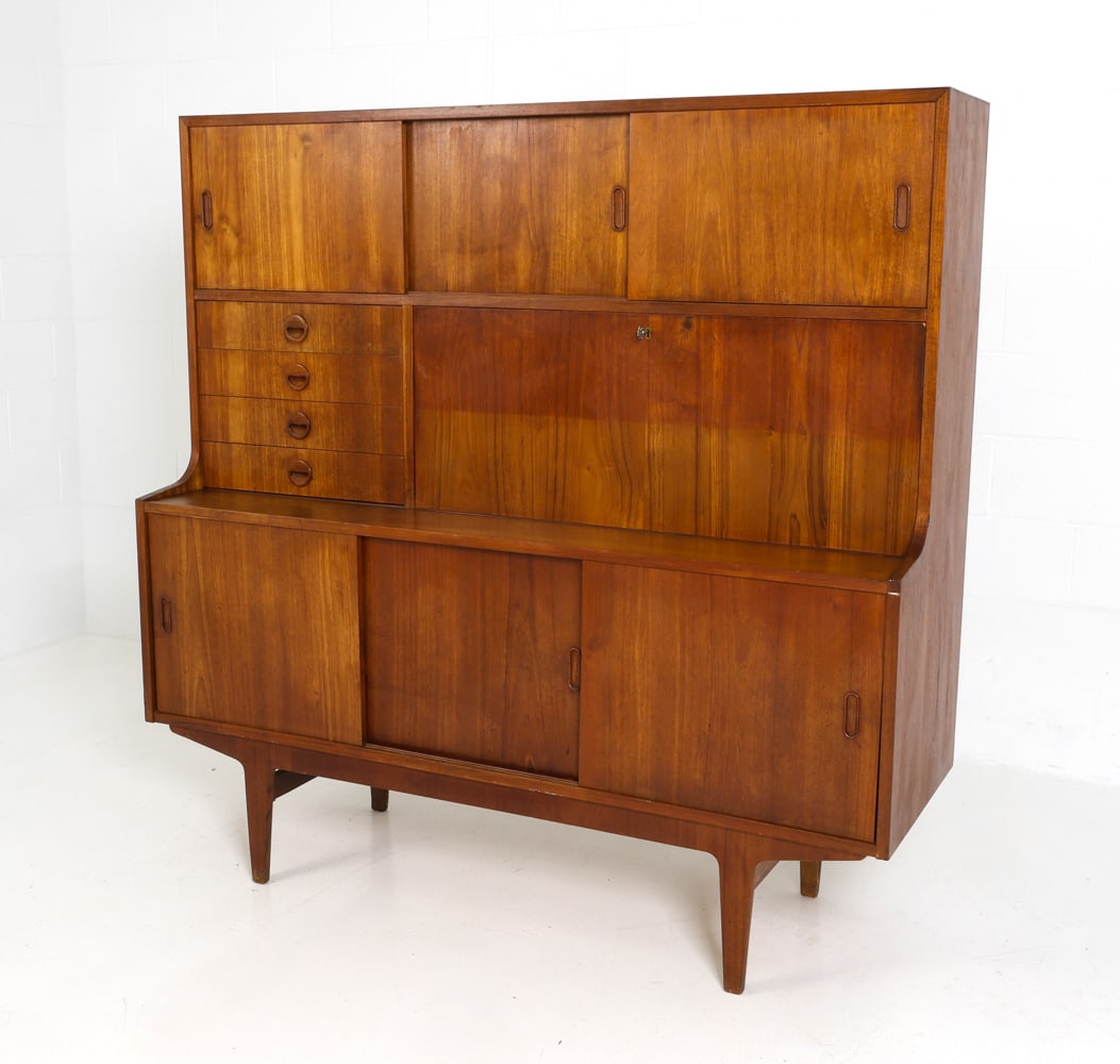 MID-CENTURY DANISH TEAK SIDEBOARD C. 1960S (1 of 19)