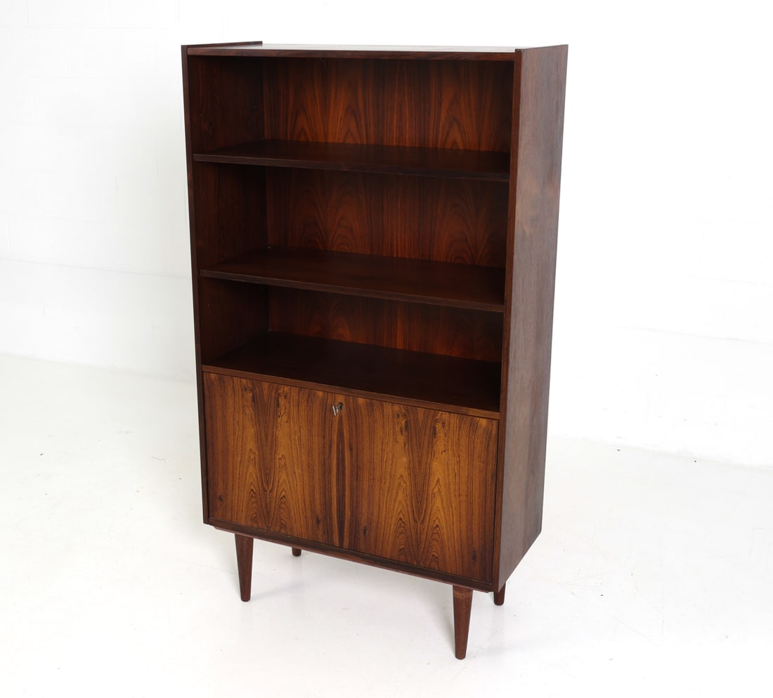 ATTR. HUNDEVAD DANISH ROSEWOOD CABINET C.1960S (1 of 18)