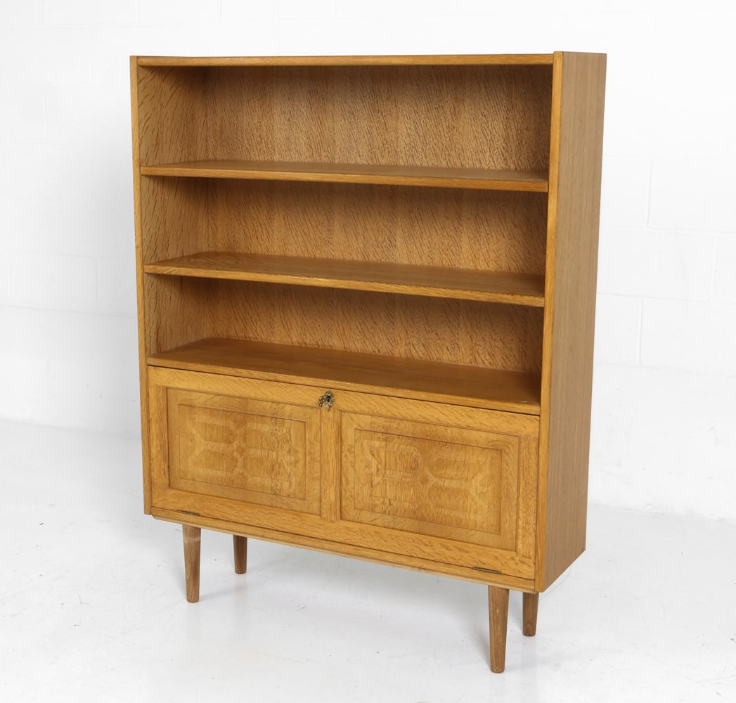 KJAERNULF STYLE DANISH OAK CABINET C. 1970S (1 of 18)