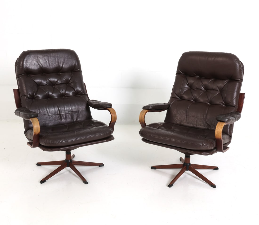 PAIR STYLE OF GOTE MOBLER LEATHER SWIVEL ARMCHAIRS (1 of 15)