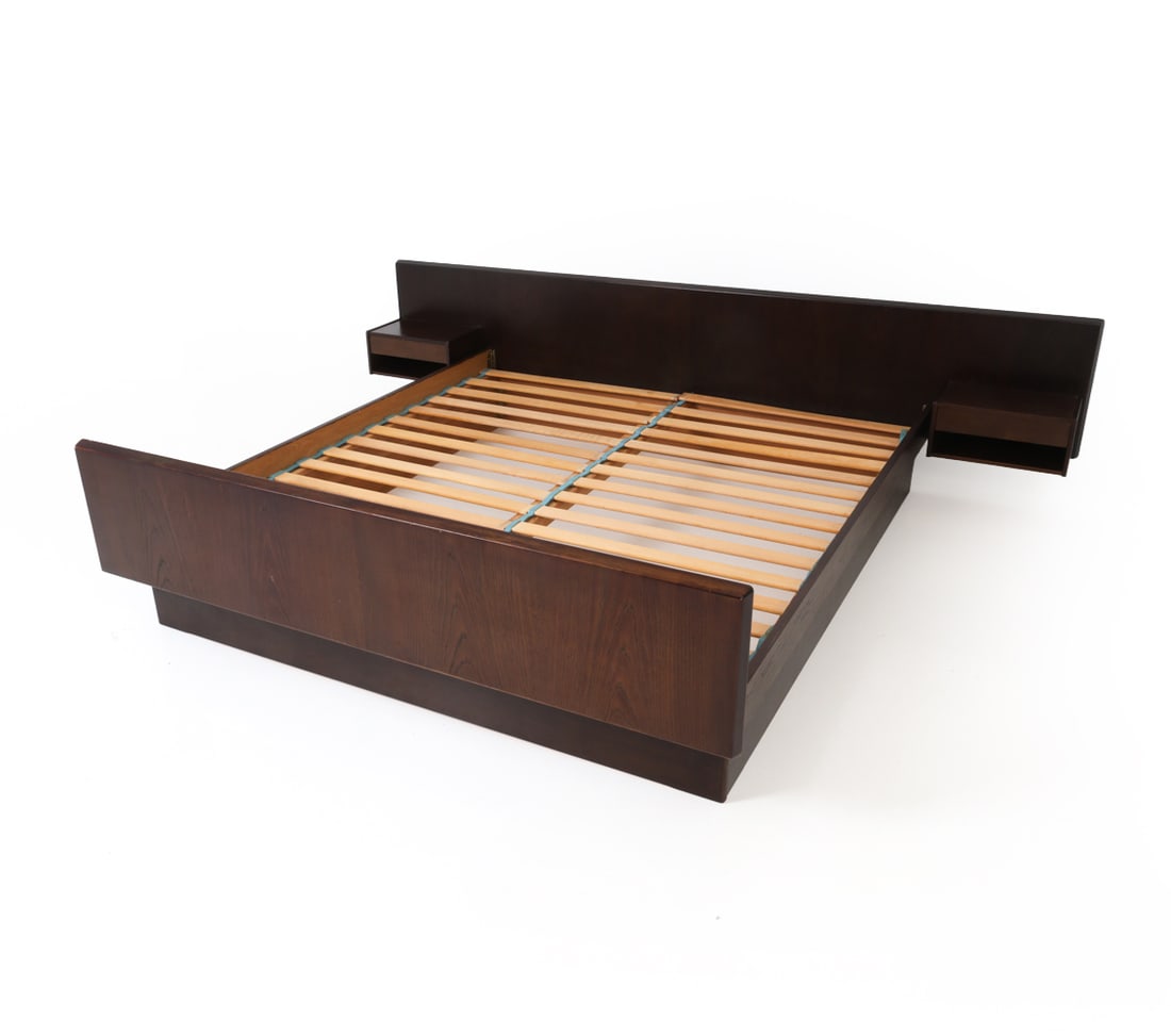 SANNEMANNS MOBELFABRIK QUEEN BED FRAME C. 1970S: Queen size bed frame in oak with floating headboard, side drawers and footboard. Pop-up mechanism. Slats included. Tagged on frame. Denmark, circa 1970's. Dimensions: H 25.5" x W 104" x D 78.25" (Insi