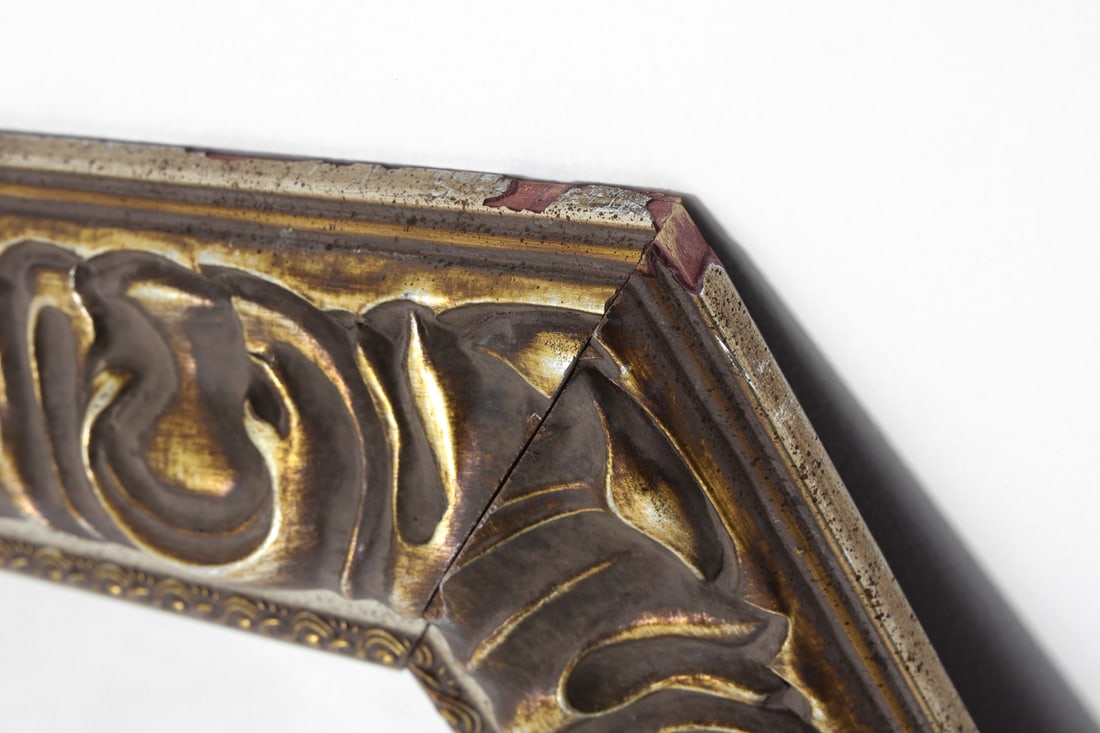 CONTEMPORARY DECORATIVE WALL MIRROR - 10