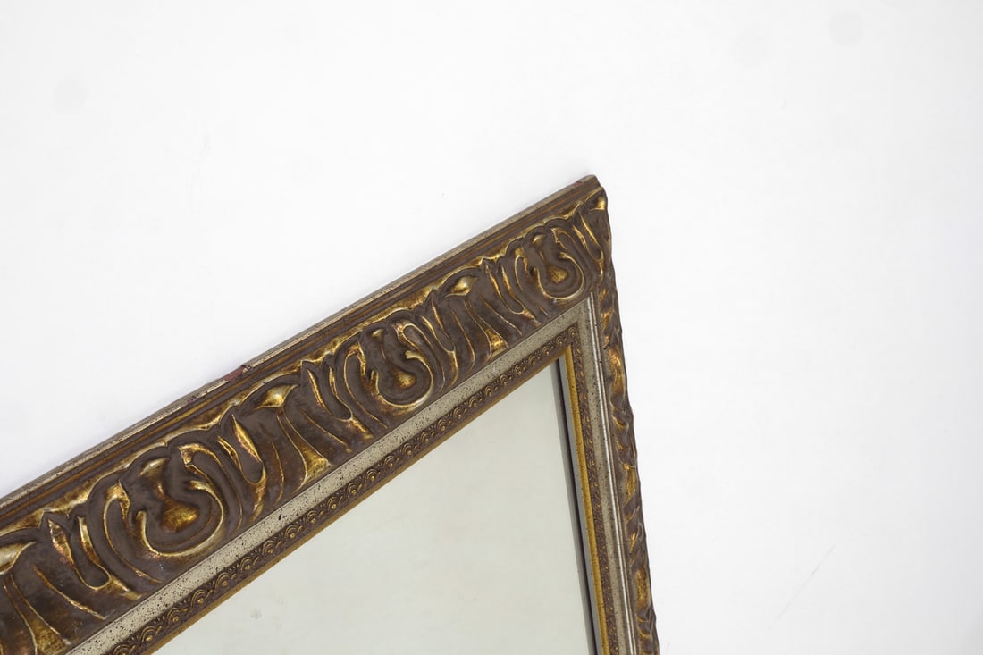 CONTEMPORARY DECORATIVE WALL MIRROR - 3