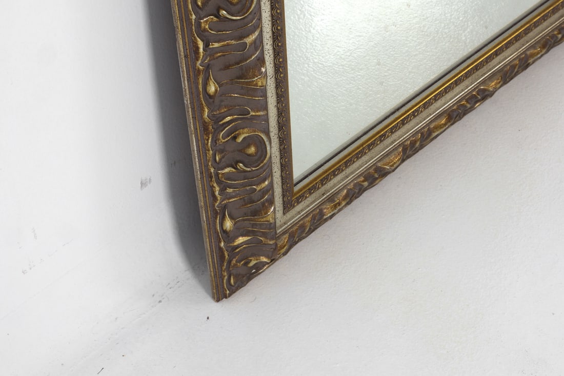 CONTEMPORARY DECORATIVE WALL MIRROR - 4