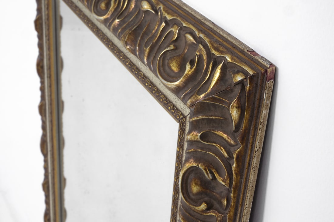 CONTEMPORARY DECORATIVE WALL MIRROR - 8