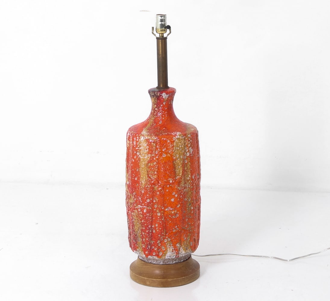 MOTTLED RED & ORANGE VOLCANIC GLAZE CERAMIC LAMP: Dimensions: H 32.5" x Dia. 8.5" Condition: Not tested, Wear consistent with age and use.