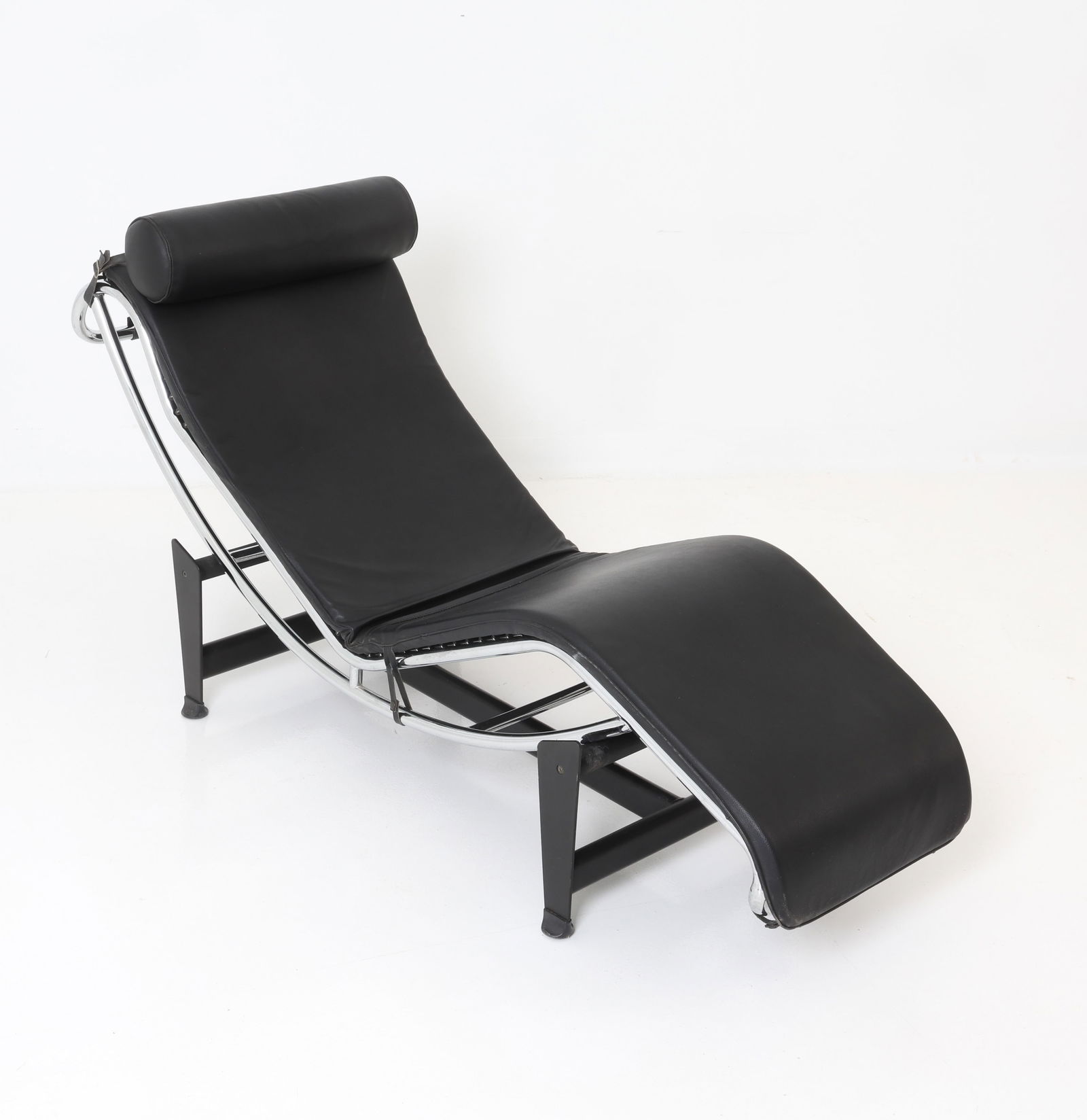 LE CORBUSIER LC4 STYLE LEATHER CHAISE LOUNGE CHAIR (1 of 18)