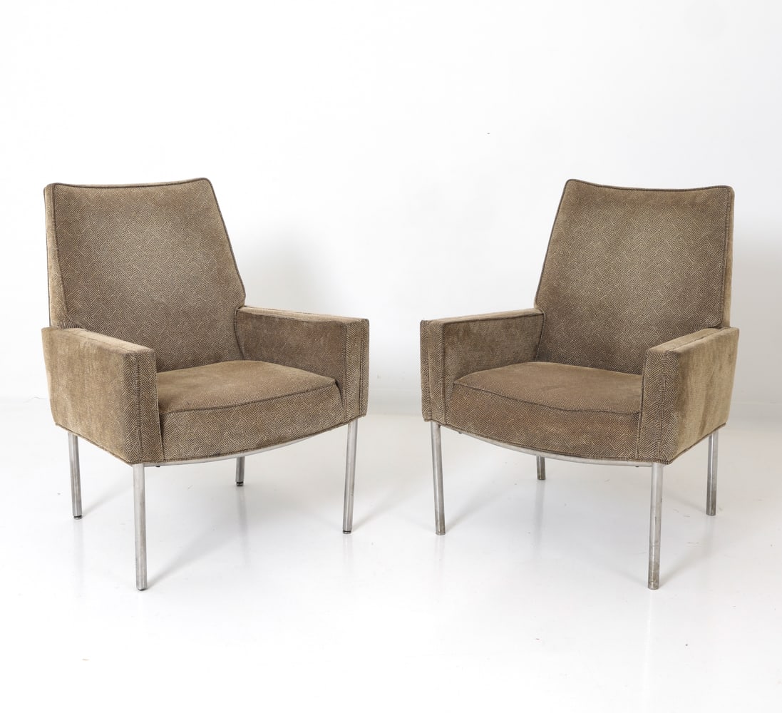 (2) 20TH C. KNOLL STYLE CHROME ARM CHAIRS: Mid-century lounge chairs in angled backs and square arms. Textured geometric pattern upholstery and chrome plated metal frame. Dimensions: H 35.5" x W 26" x D 28" x Sh 16.75" Condition: Wear