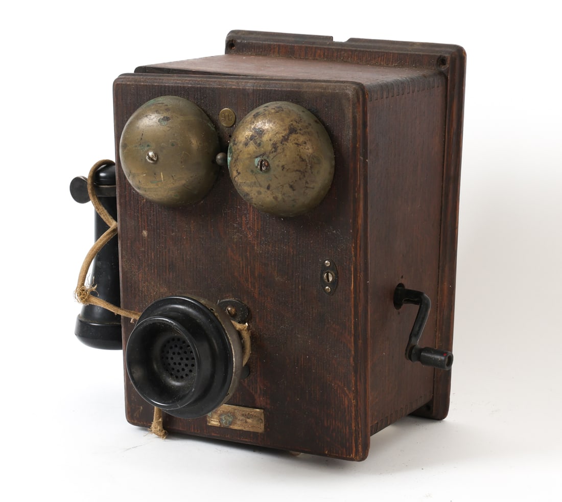 ANTIQUE WESTERN ELECTRIC HAND-CRANK TELEPHONE (1 of 18)