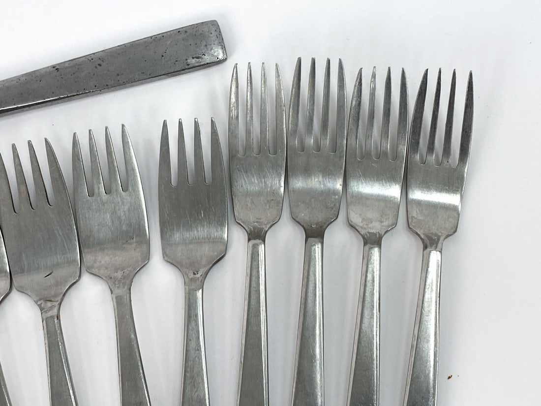 SOLA "CORA" DUTCH FLATWARE GROUPING - 4