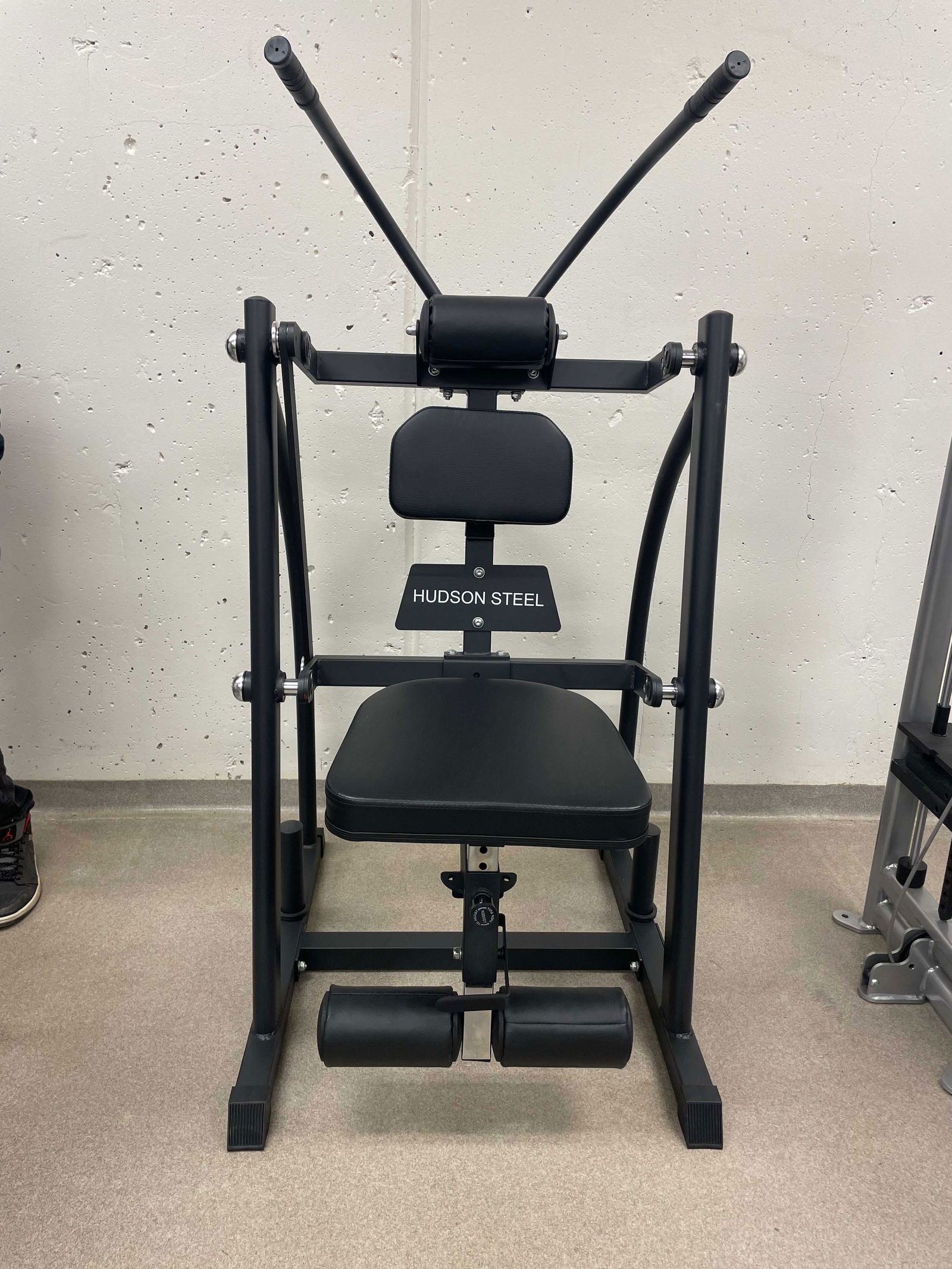 HUDSON STEEL AB-ROCK ABDOMINAL TRAINING MACHINE: Dimensions: H 59.75" x W 31.5" x D 39" x Sh 24" Condition: Untested, Wear consistent with age and use.