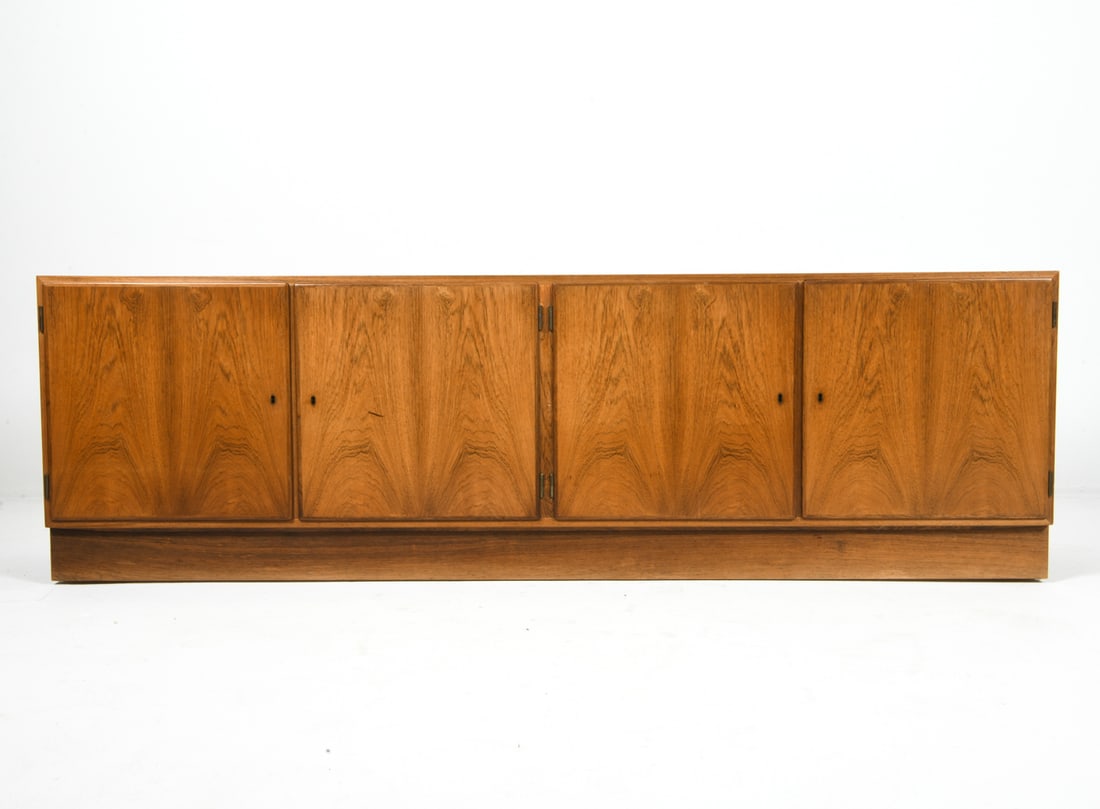 POUL HUNDEVAD DANISH ROSEWOOD SIDEBOARD C. 1970S (1 of 18)