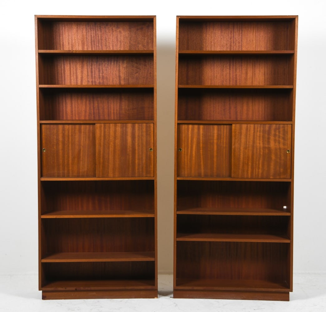 PAIR HUNDEVAD STYLE DANISH TEAK BOOKCASES C. 1960S (1 of 12)