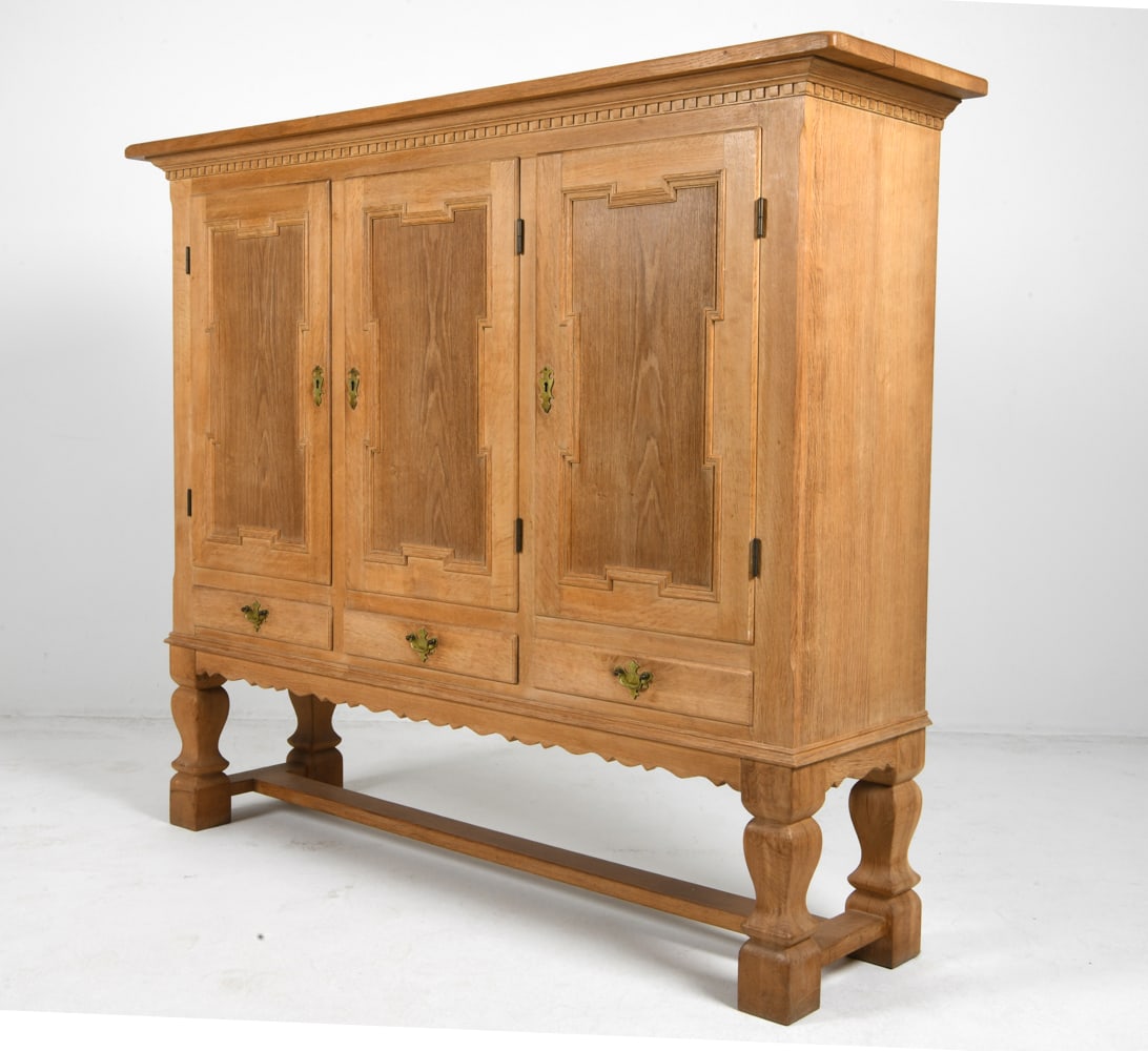 STYLE OF HENNING KJAERNULF DANISH OAK SIDEBOARD (1 of 20)