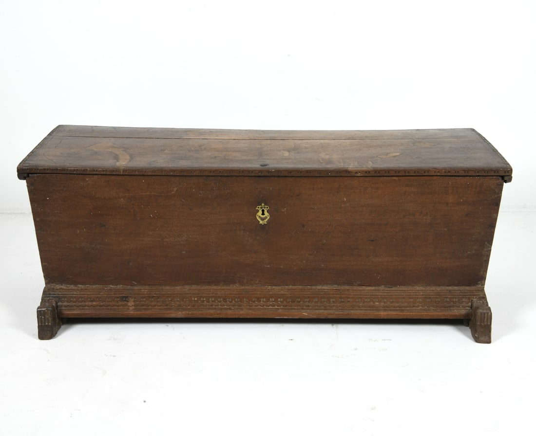 ANTIQUE SCANDINAVIAN OAK CHEST 19TH C. (1 of 18)