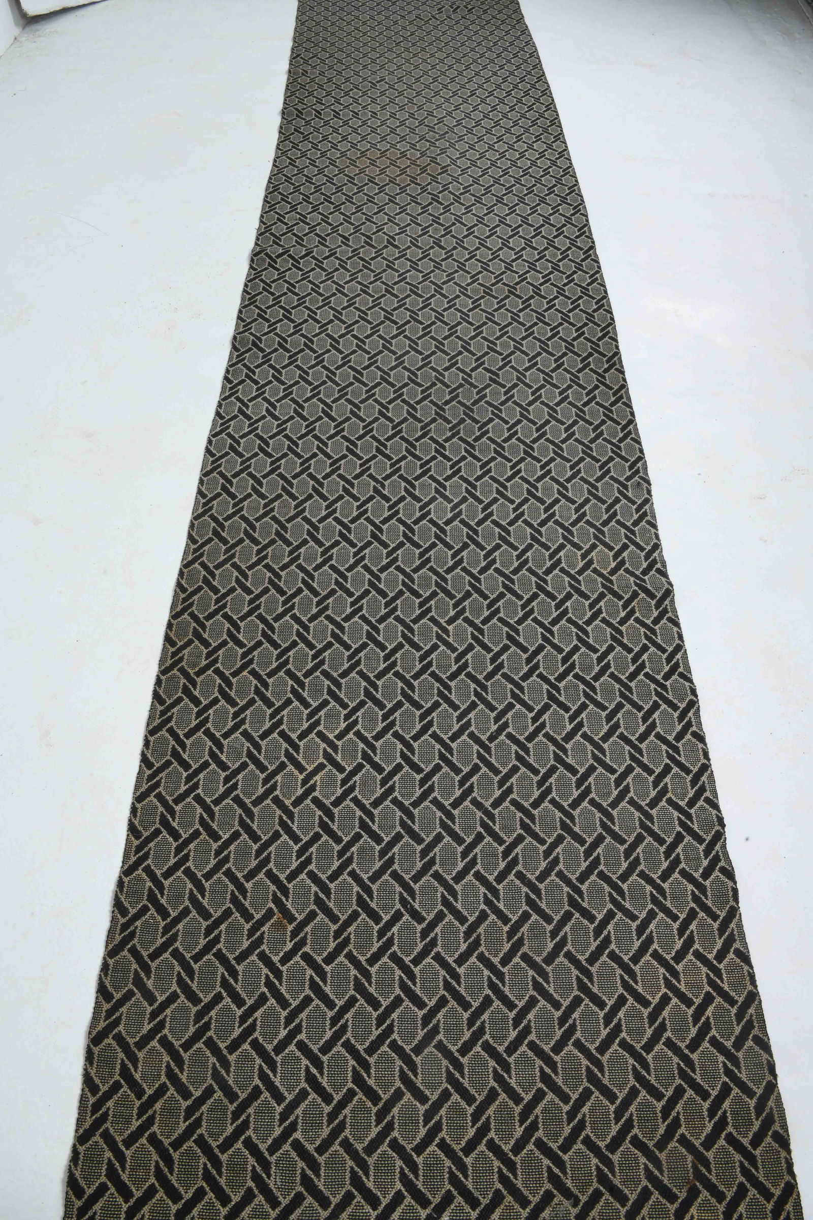 BRAIDED ROPE PATTERN WOOL RUNNER RUG C. 1970S - 4