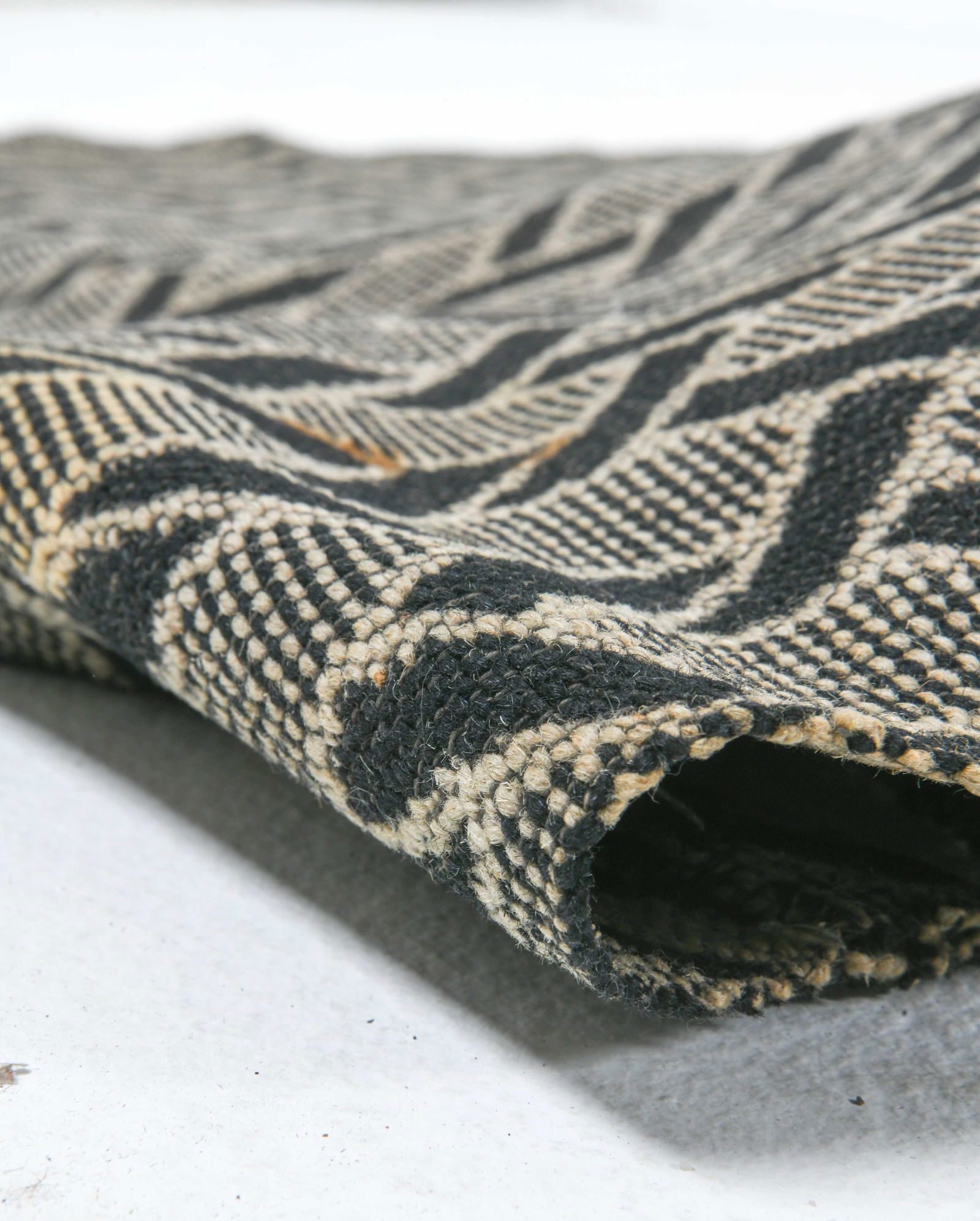 BRAIDED ROPE PATTERN WOOL RUNNER RUG C. 1970S - 6