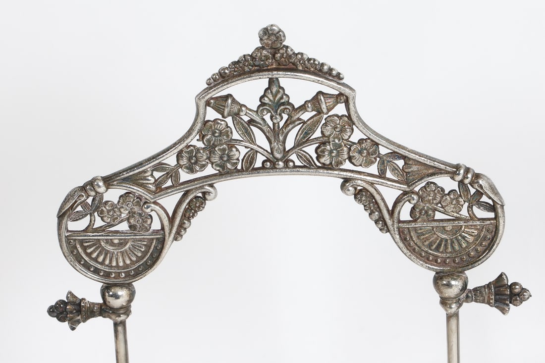 VICTORIAN PICKLE CASTOR GROUPING - 10